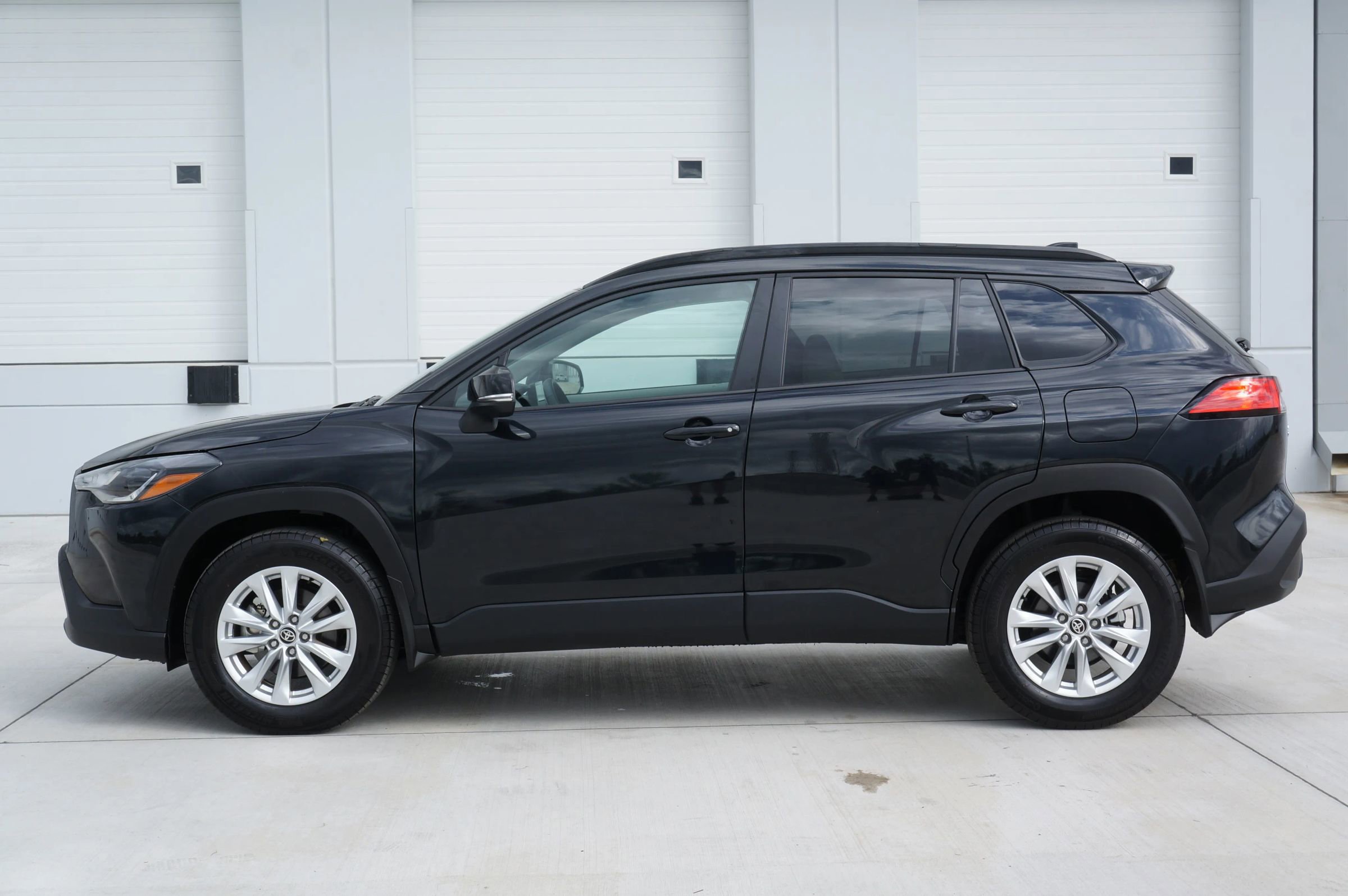 Used 2025 Toyota Corolla Cross LE image 8