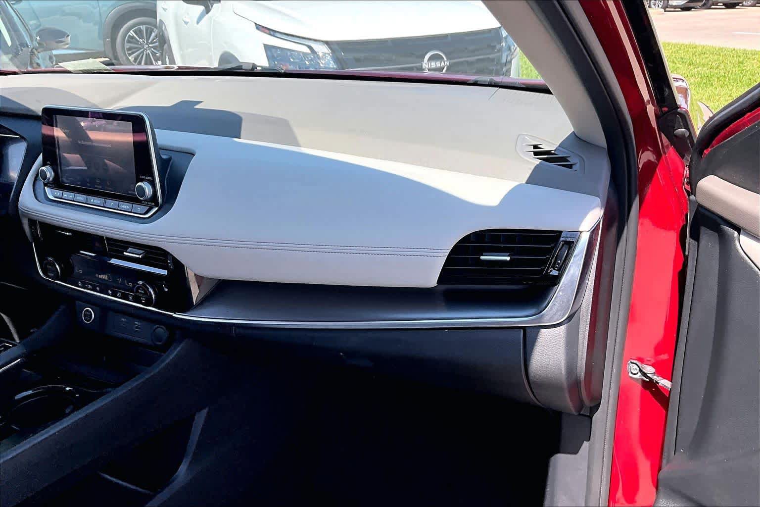 Certified 2021 Nissan Rogue SV w/ Premium Package FWD image 17