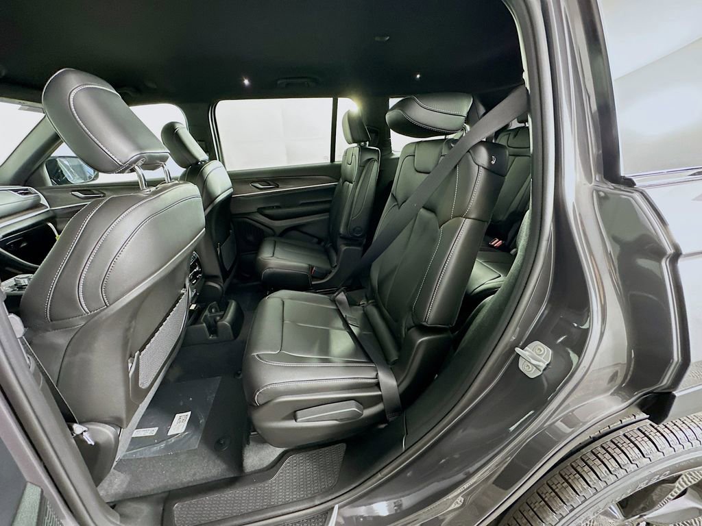 New 2025 Jeep Grand Cherokee L Limited w/ Black Appearance Package image 31