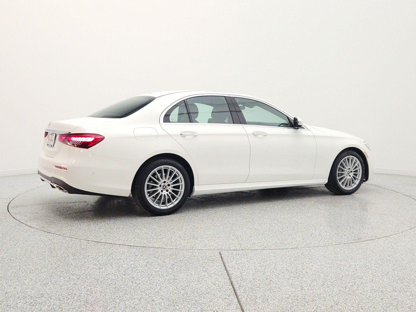 Used 2022 Mercedes-Benz E 350 Sedan image 5