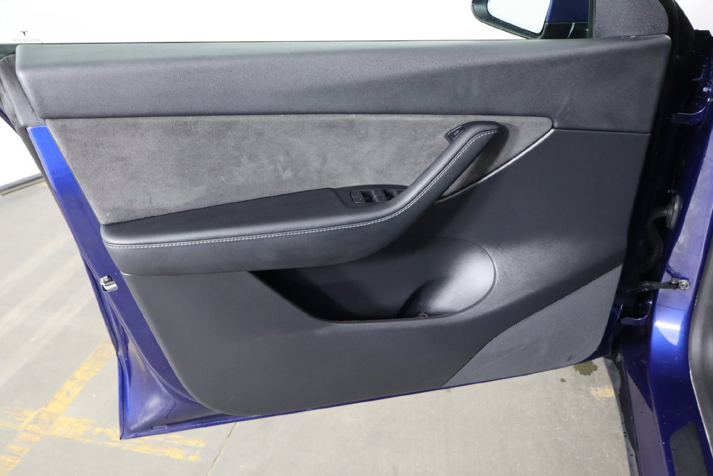 Used 2022 Tesla Model Y Performance AWD/4WD image 17