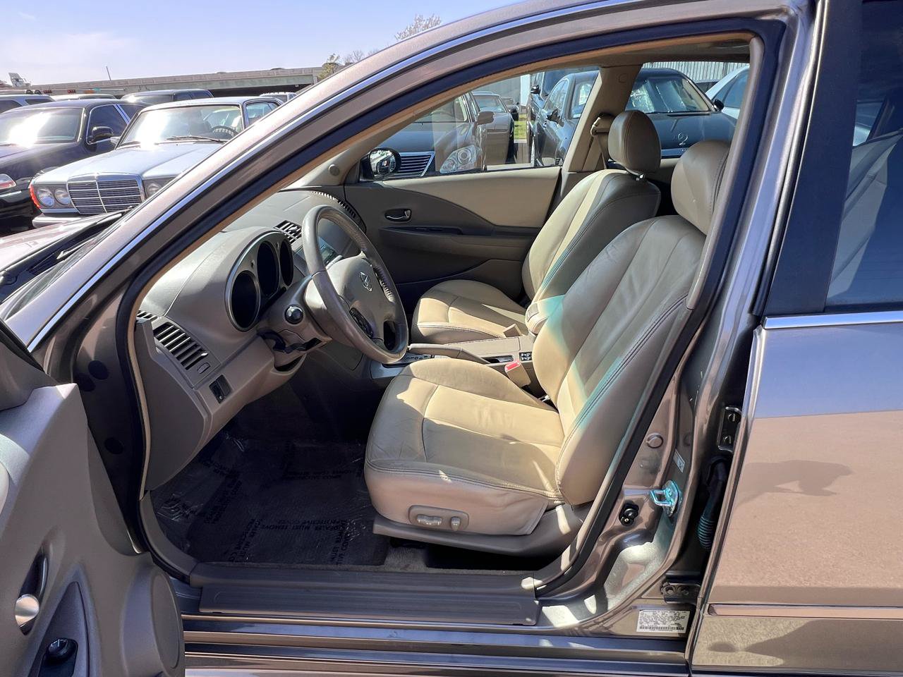 Used 2003 Nissan Altima 3.5 SE FWD image 21