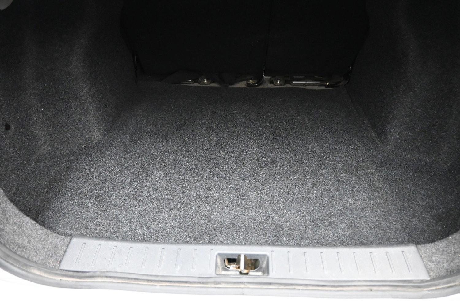 Used 2025 Nissan Versa SV FWD image 24