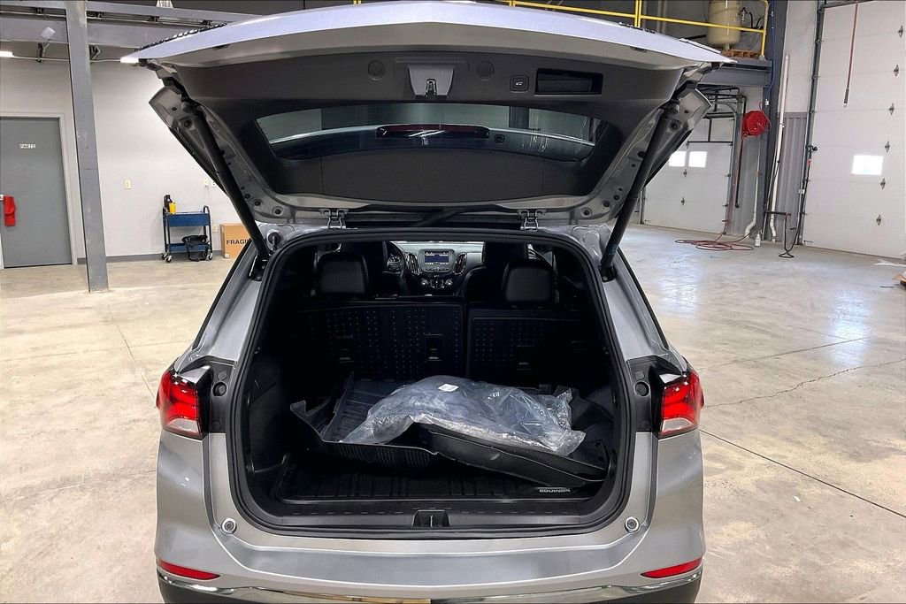 Used 2023 Chevrolet Equinox RS w/ LPO, Floor Liner Package AWD/4WD image 34