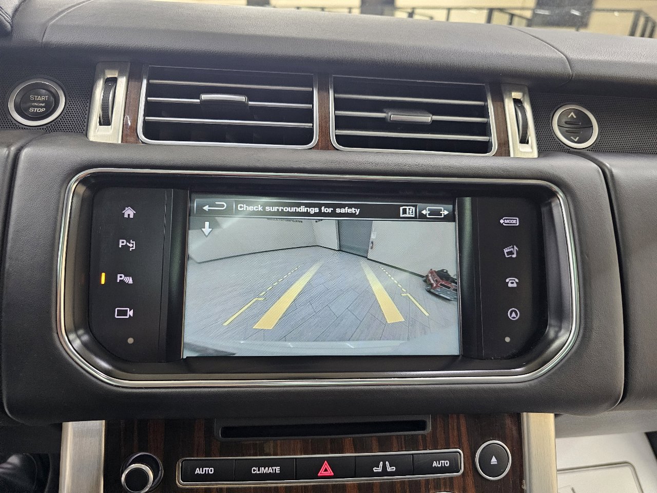 Used 2016 Land Rover Range Rover HSE image 34