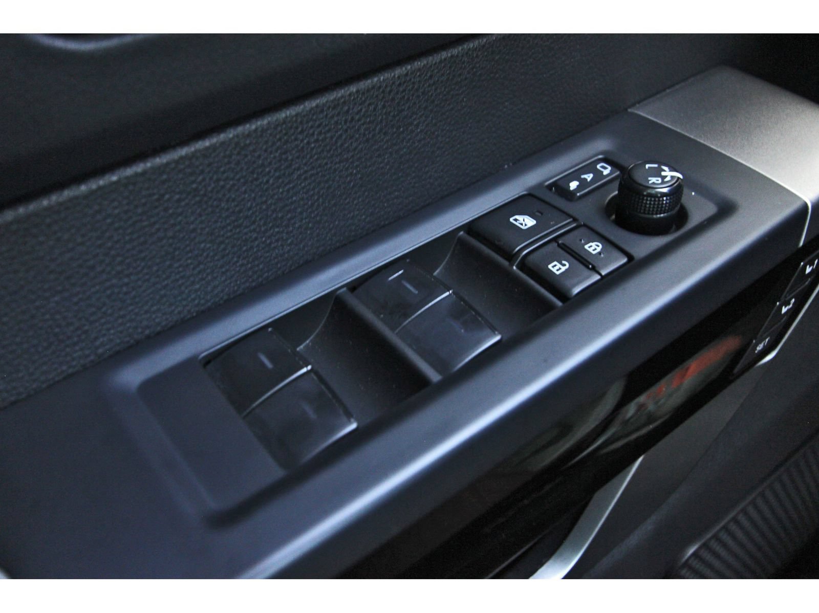 Used 2023 Toyota Tundra Limited w/ Power Package AWD/4WD image 23