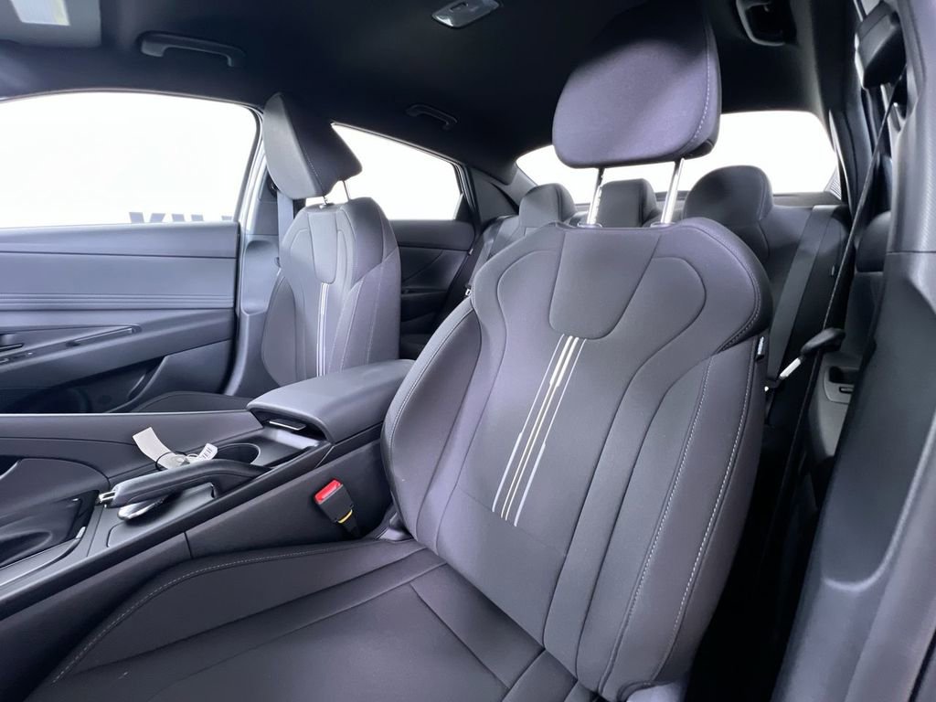 Used 2025 Hyundai Elantra Sport image 13