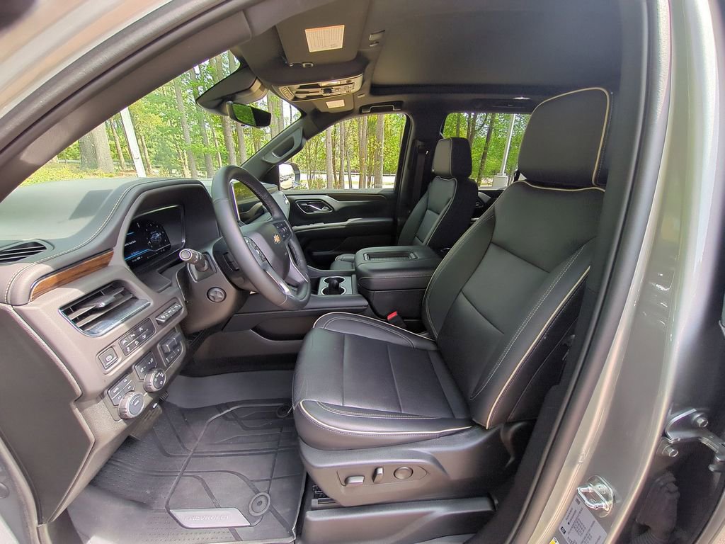 Used 2024 Chevrolet Tahoe Premier w/ Premium Package image 16