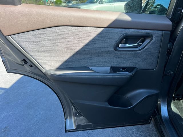 Used 2023 Nissan Rogue SV image 17