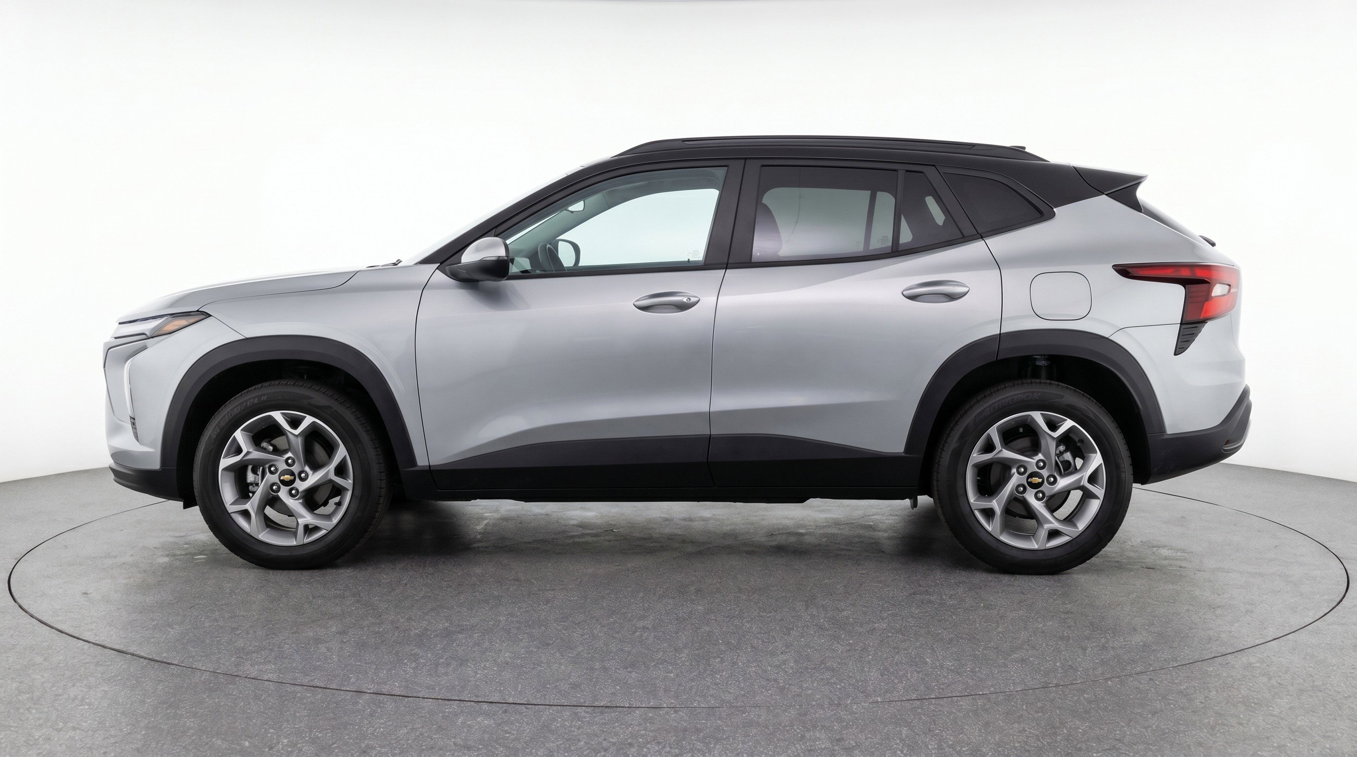 Used 2025 Chevrolet Trax LT w/ LT Convenience Package FWD image 5