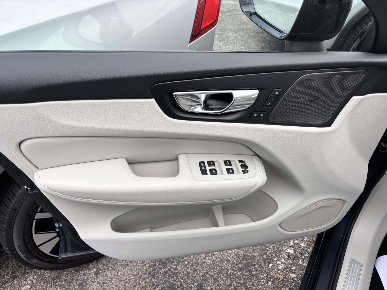 New 2026 Volvo XC60 B5 Ultra w/ Protection Package Premier image 9