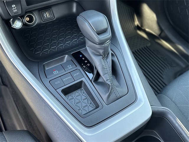 Used 2025 Toyota RAV4 XLE image 32