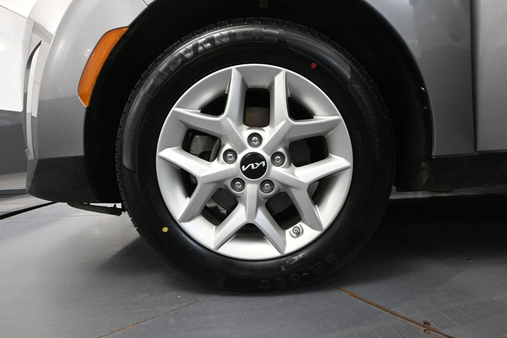 Used 2023 Kia Soul LX w/ LX Technology Package FWD image 13
