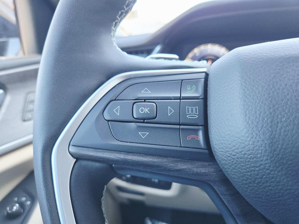 Used 2025 Jeep Grand Cherokee Limited image 19