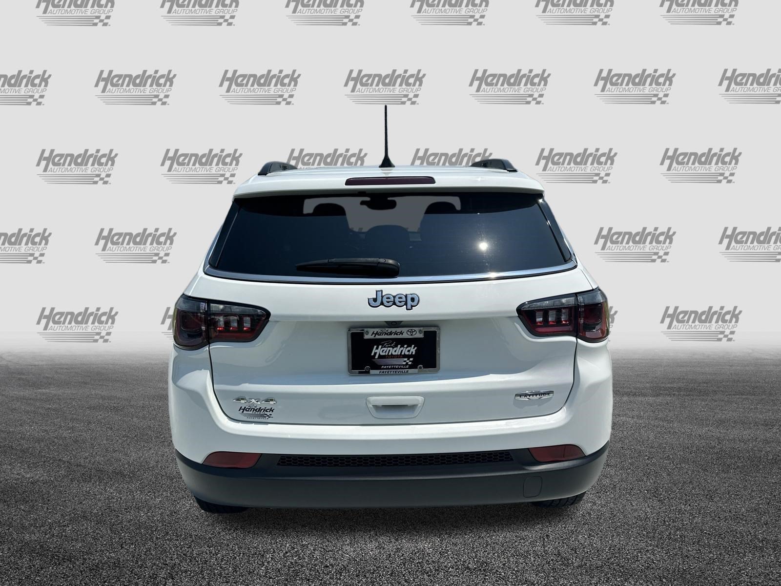 Used 2024 Jeep Compass Latitude AWD/4WD image 9