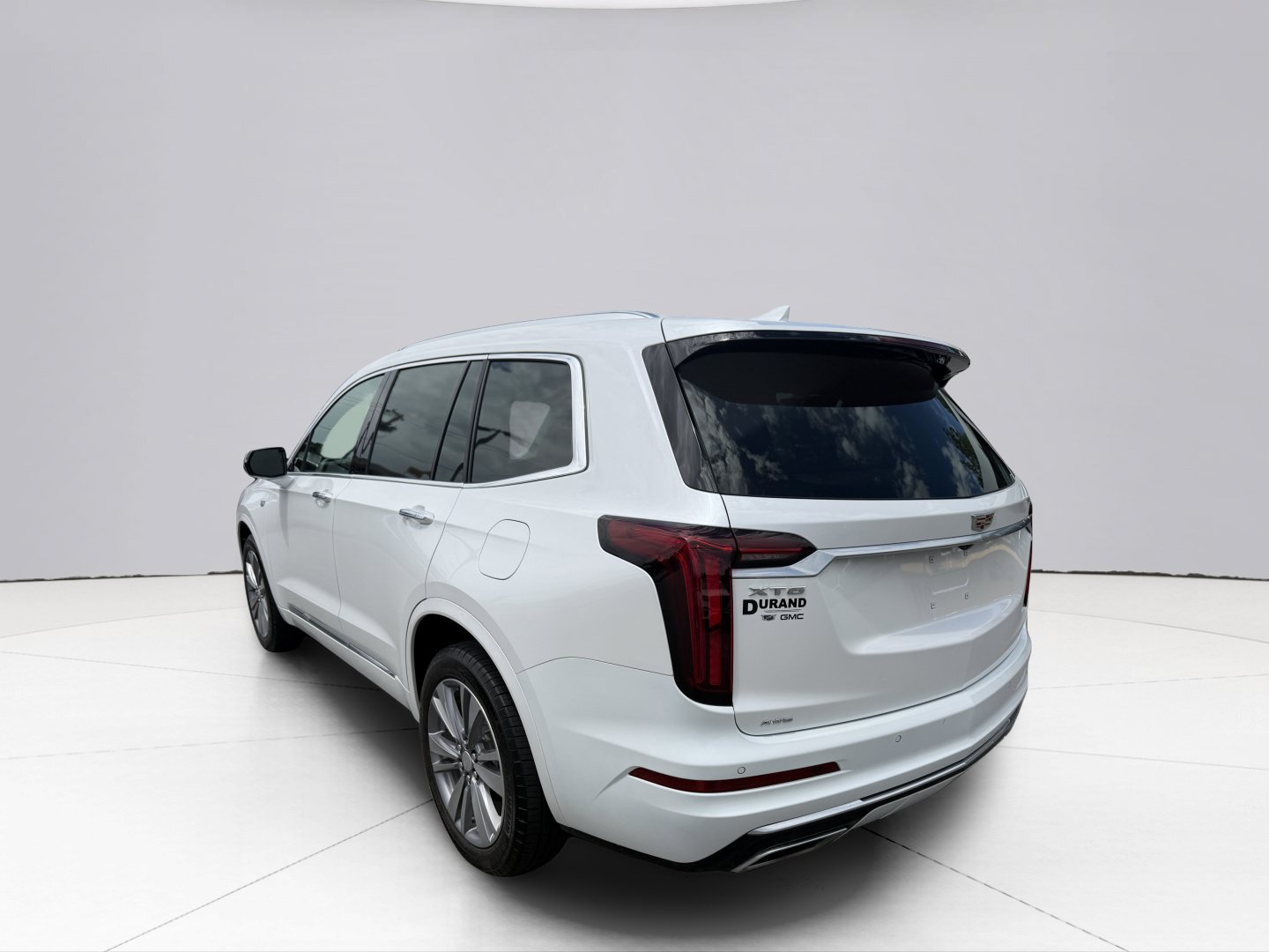 Used 2024 Cadillac XT6 Premium Luxury w/ LPO, Floor Liner Package AWD/4WD image 8