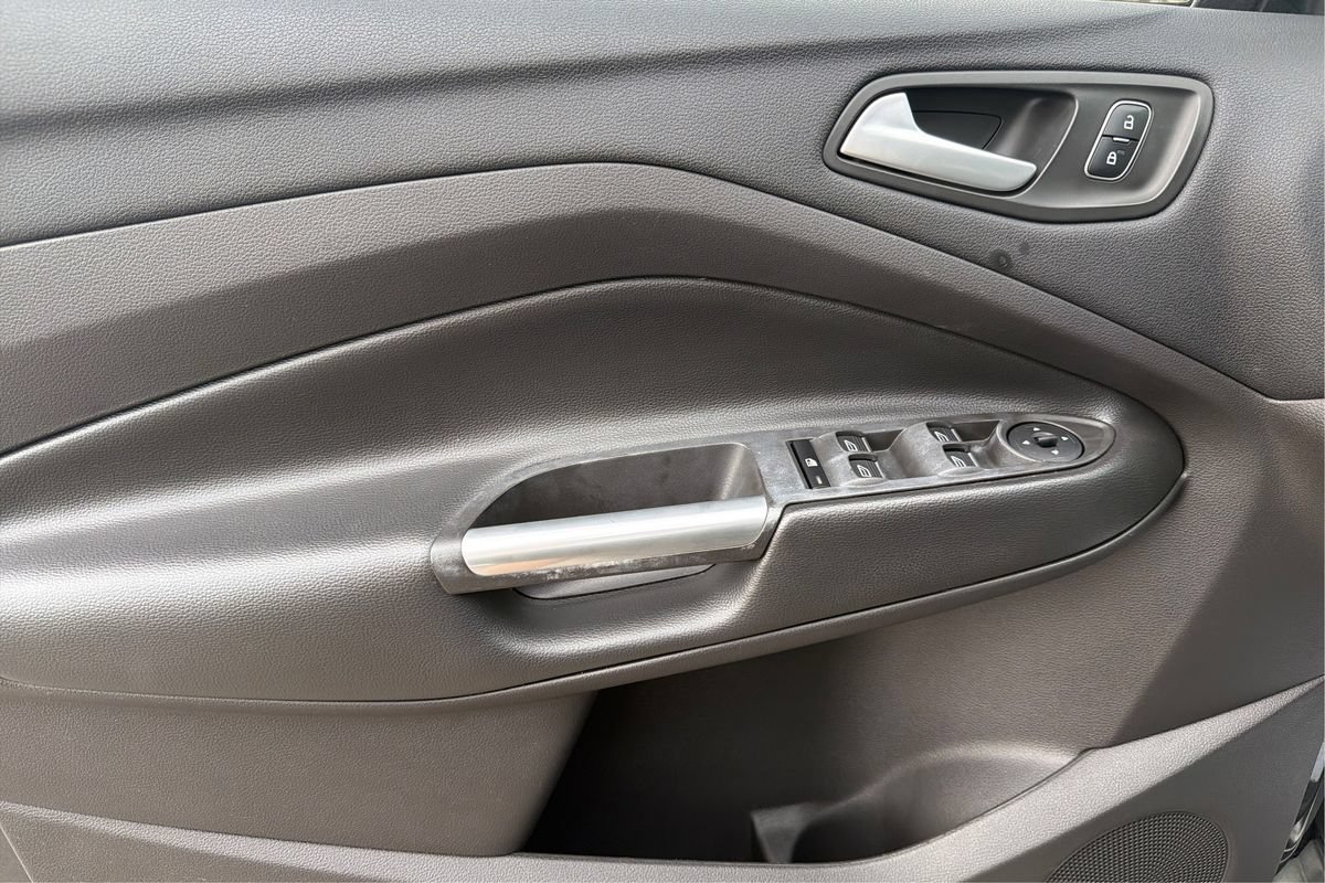 Used 2018 Ford C-MAX SE w/ Equipment Group 201A FWD image 19