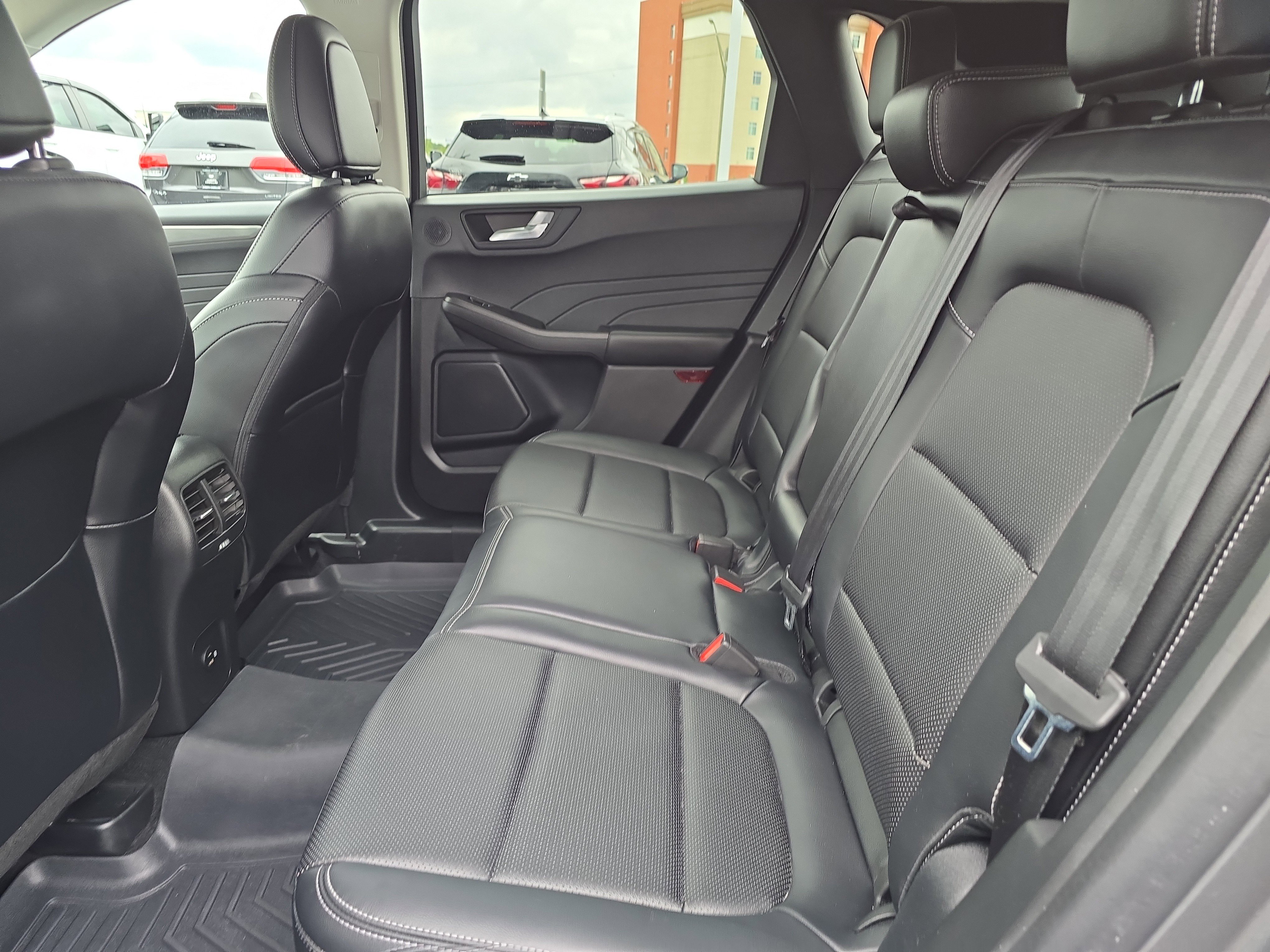 Used 2021 Ford Escape Titanium image 15