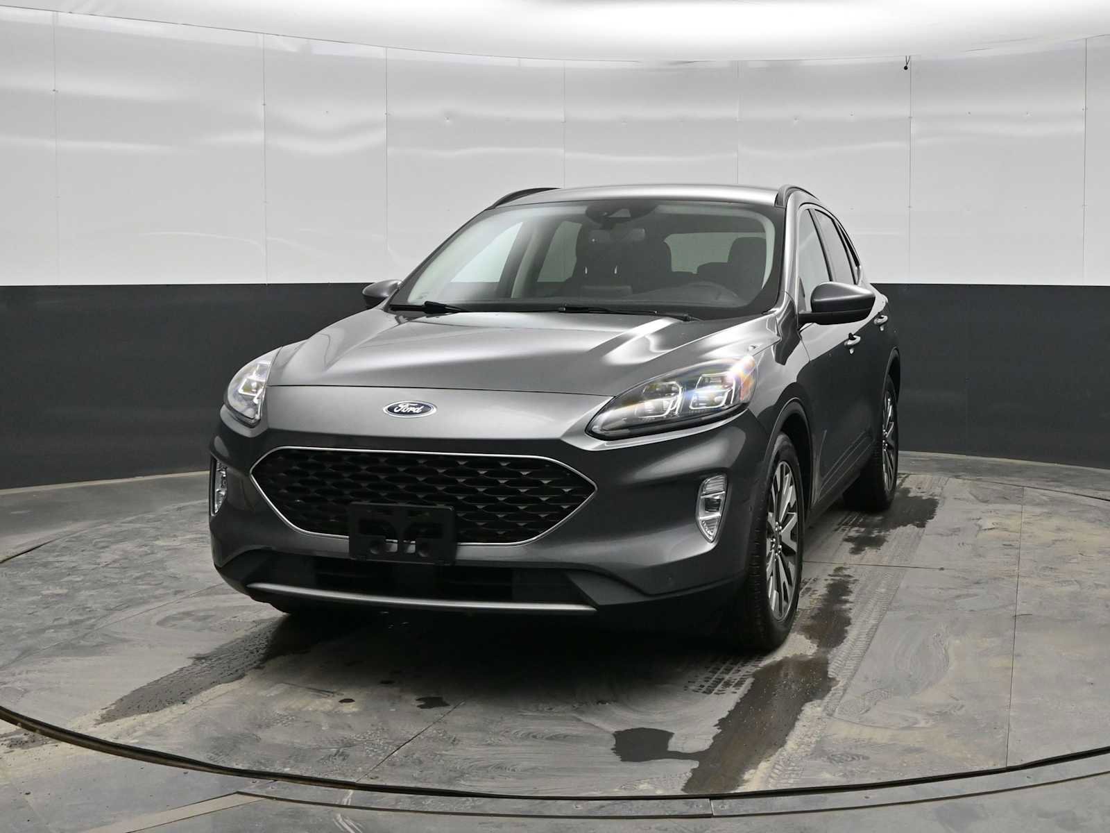 Used 2021 Ford Escape Titanium image 3