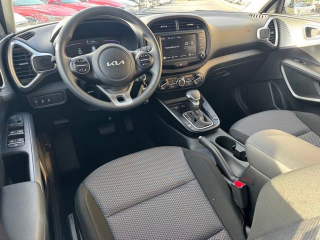 Certified 2025 Kia Soul LX w/ LX Technology Package image 13