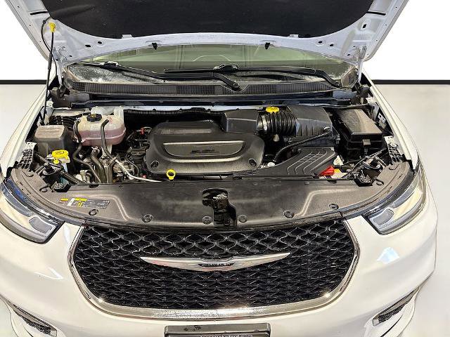 Used 2023 Chrysler Pacifica Limited image 23