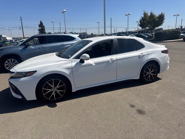 Used 2022 Toyota Camry SE w/ Convenience Package FWD image 1