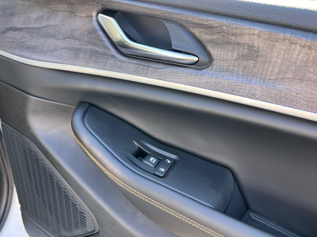 New 2026 Jeep Grand Cherokee L Limited AWD/4WD image 17