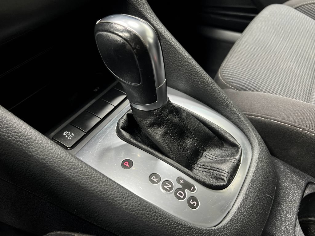 Used 2013 Volkswagen Golf 4-Door FWD image 27