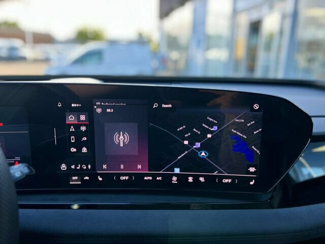 Used 2025 Audi SQ6 e-tron Premium Plus w/ Premium Plus AWD/4WD image 23