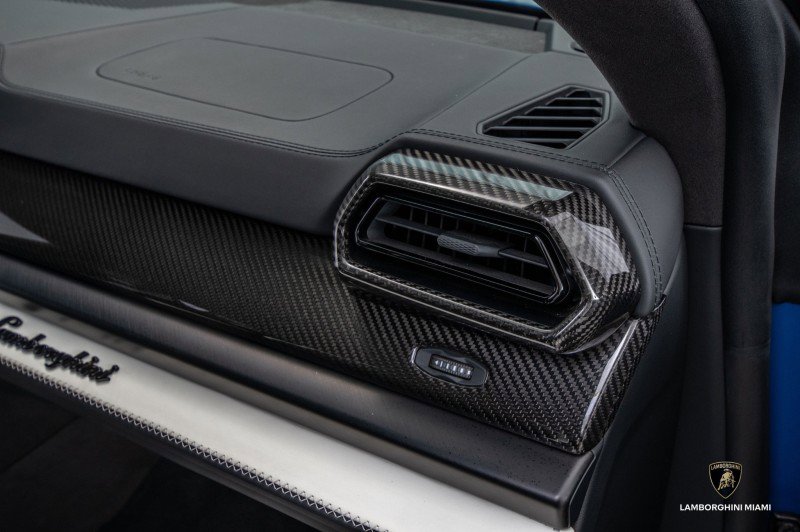 Used 2025 Lamborghini Urus SE image 68