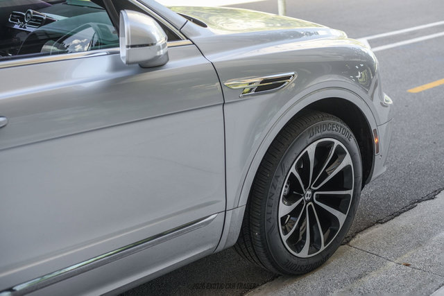 Used 2021 Bentley Bentayga AWD/4WD image 46
