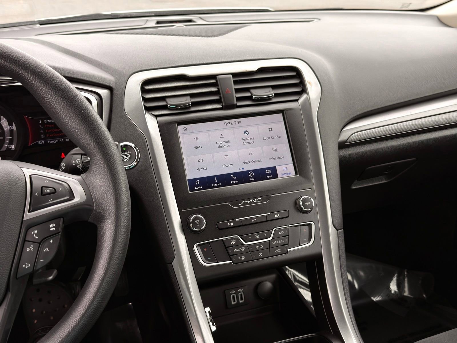 Used 2020 Ford Fusion SE FWD image 34