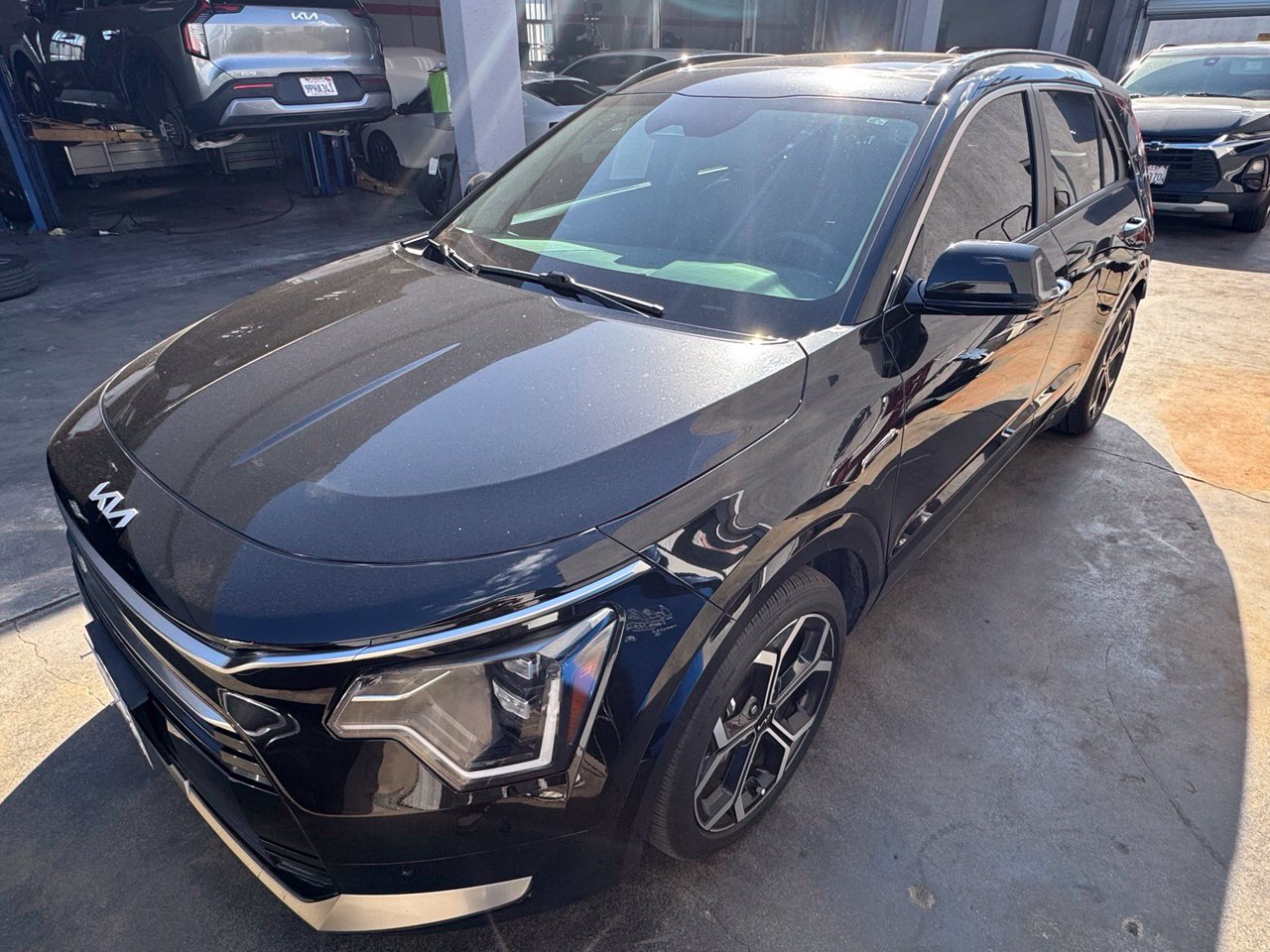 Certified 2023 Kia Niro SX Touring FWD image 2