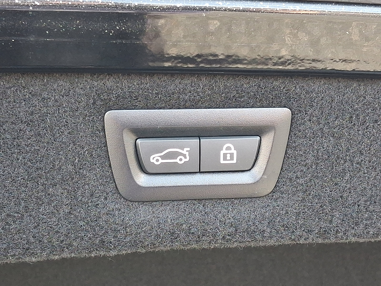 Used 2022 BMW M8 Competition w/ M Carbon Exterior Package image 32