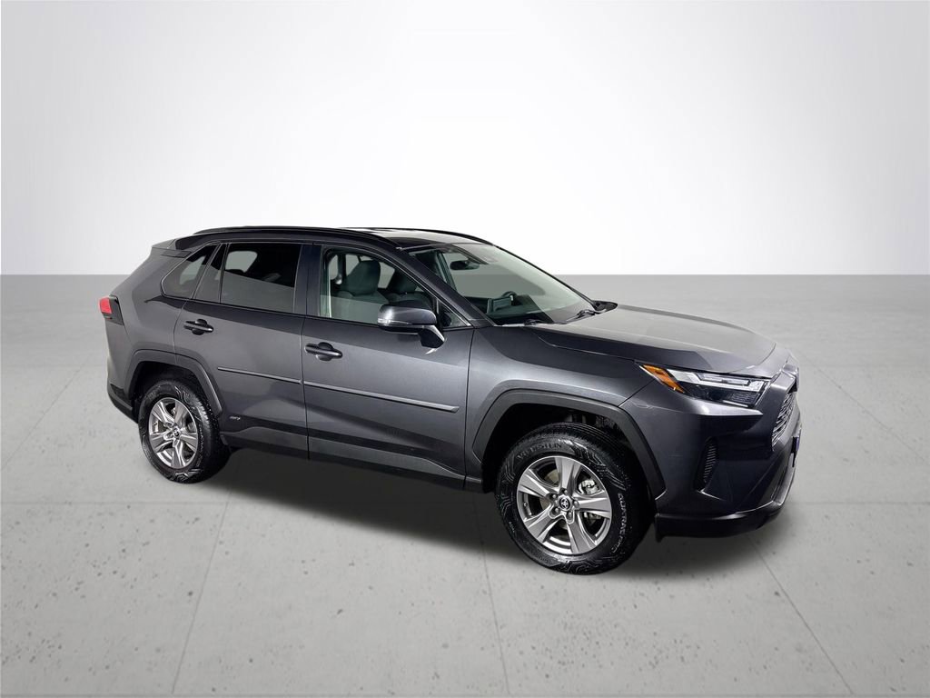 Used 2024 Toyota RAV4 LE AWD/4WD image 4
