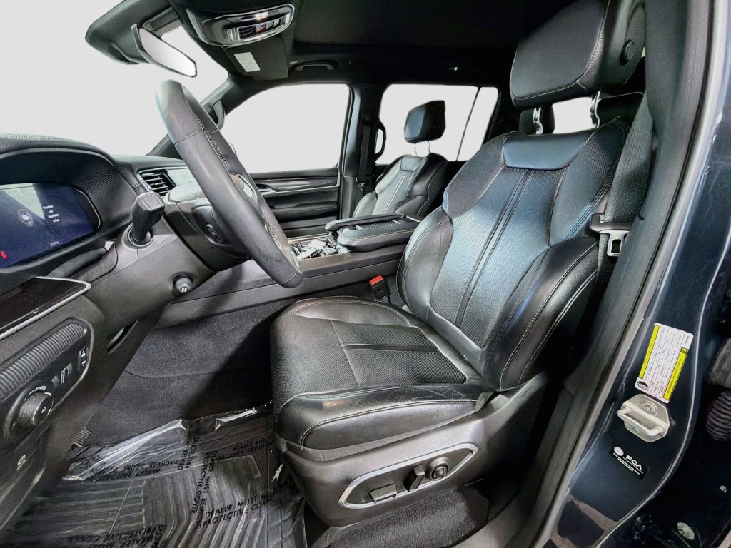 Used 2023 Jeep Wagoneer 4WD w/ Premium Group I image 23