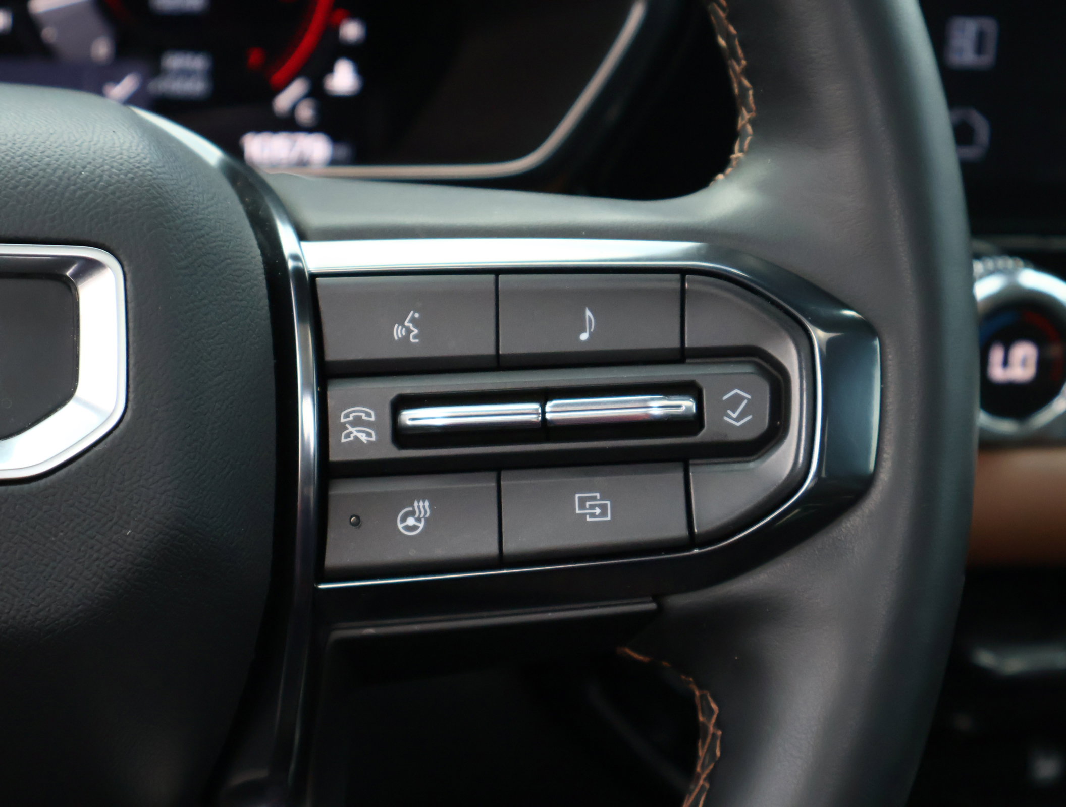 Certified 2024 GMC Canyon AT4 w/ AT4 Premium Package image 17