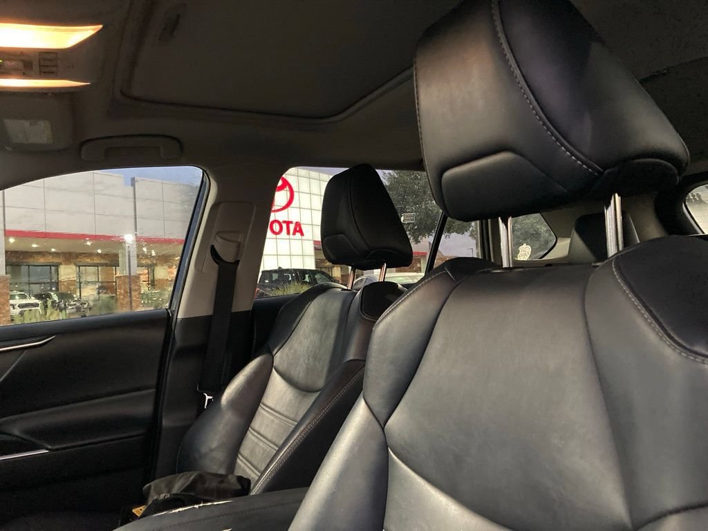 Used 2021 Toyota RAV4 XLE Premium FWD image 10