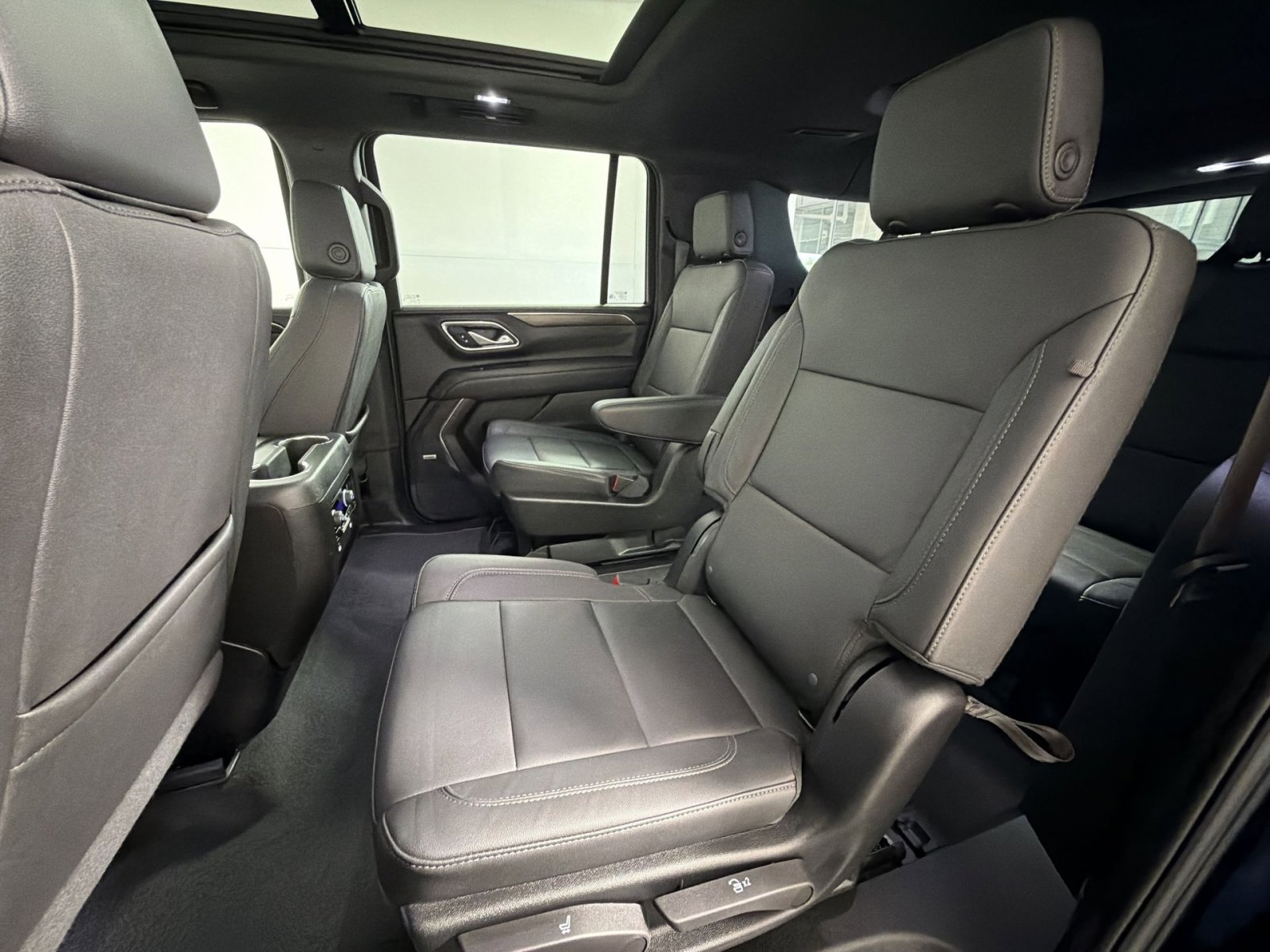 Used 2024 Chevrolet Suburban Z71 AWD/4WD image 25