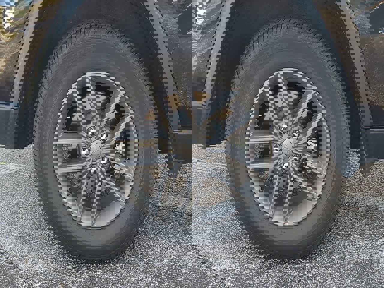 Used 2016 Jeep Grand Cherokee Laredo 75th Anniversary image 14