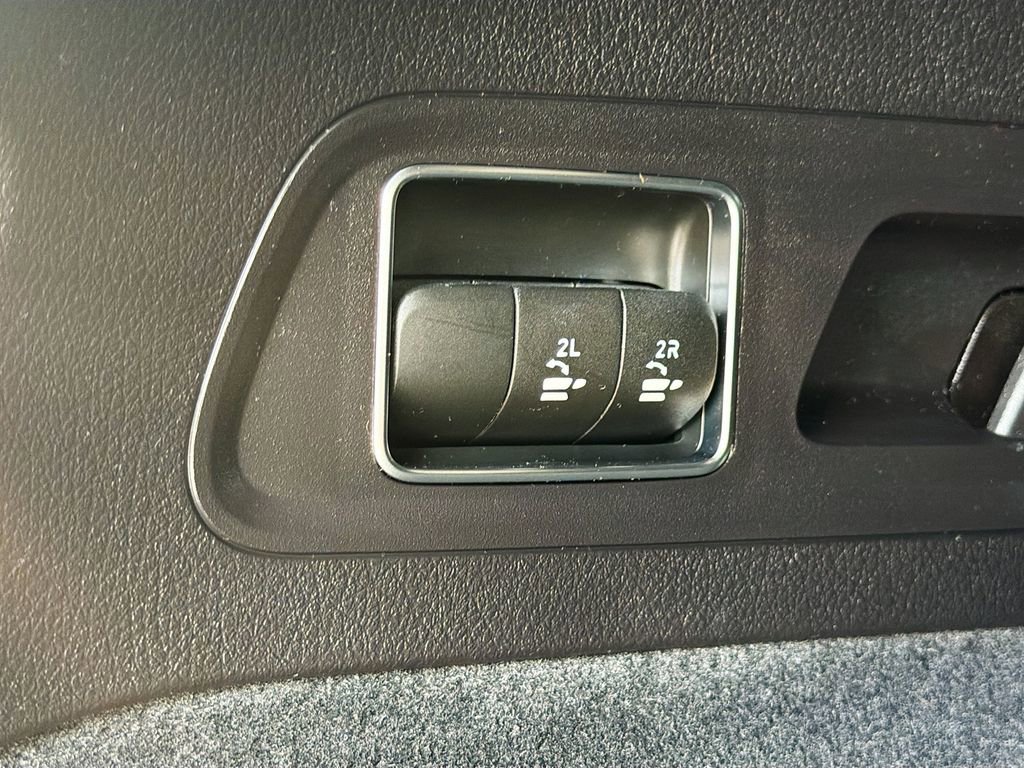 Used 2025 Mercedes-Benz GLS 450 4MATIC w/ Pinnacle Trim Package image 12