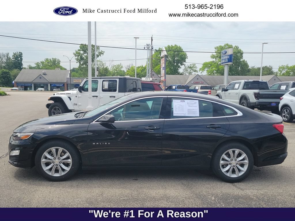 Used 2025 Chevrolet Malibu LT FWD image 2