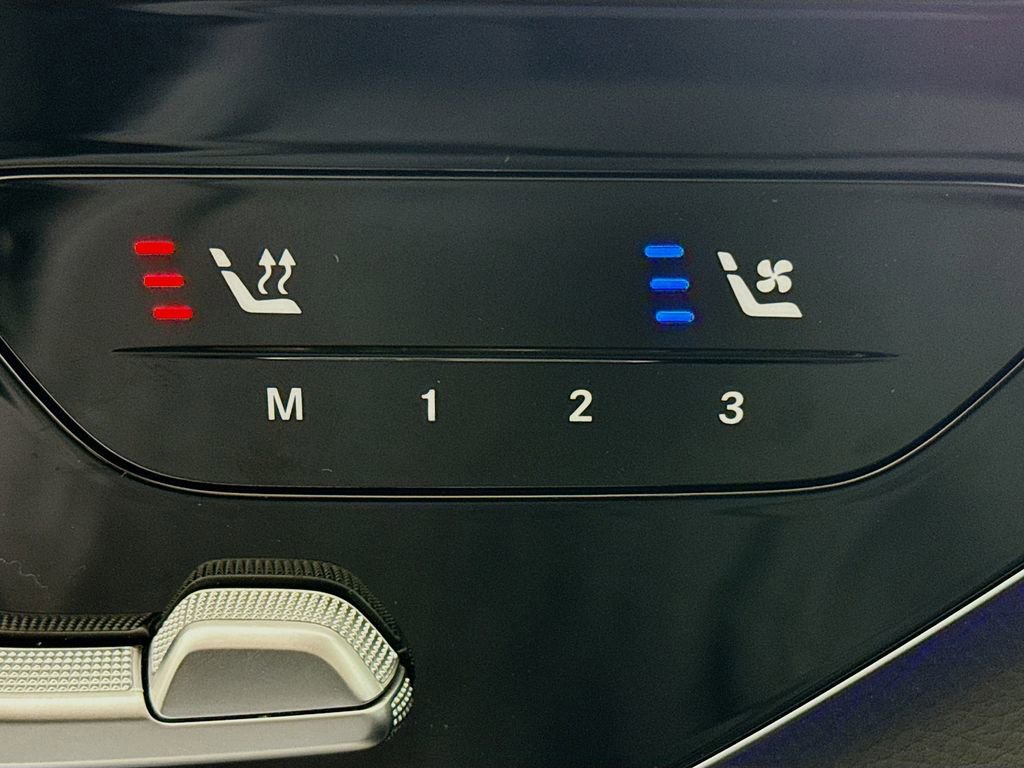 Used 2025 Mercedes-Benz GLC 300 4MATIC w/ AMG Line image 21