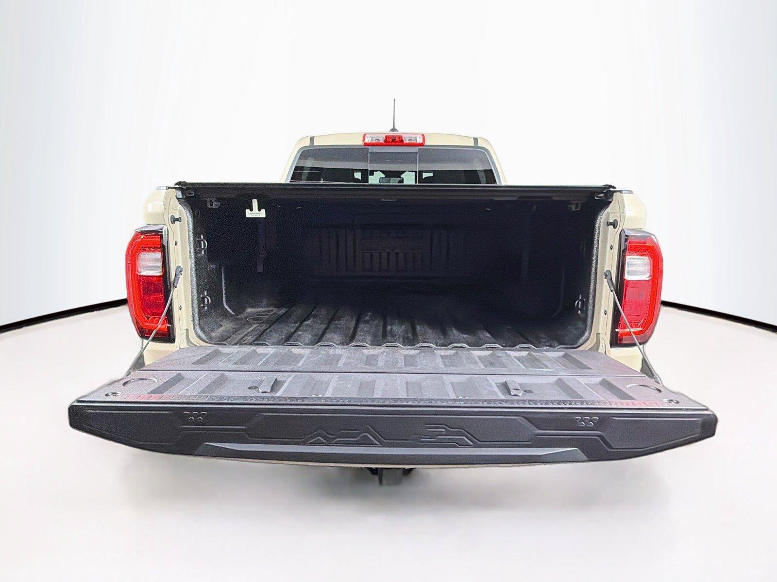 Used 2023 GMC Canyon AT4 w/ AT4 Premium Package AWD/4WD image 14