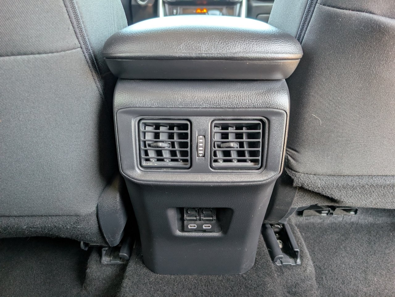 Used 2025 Toyota RAV4 XLE AWD/4WD image 7