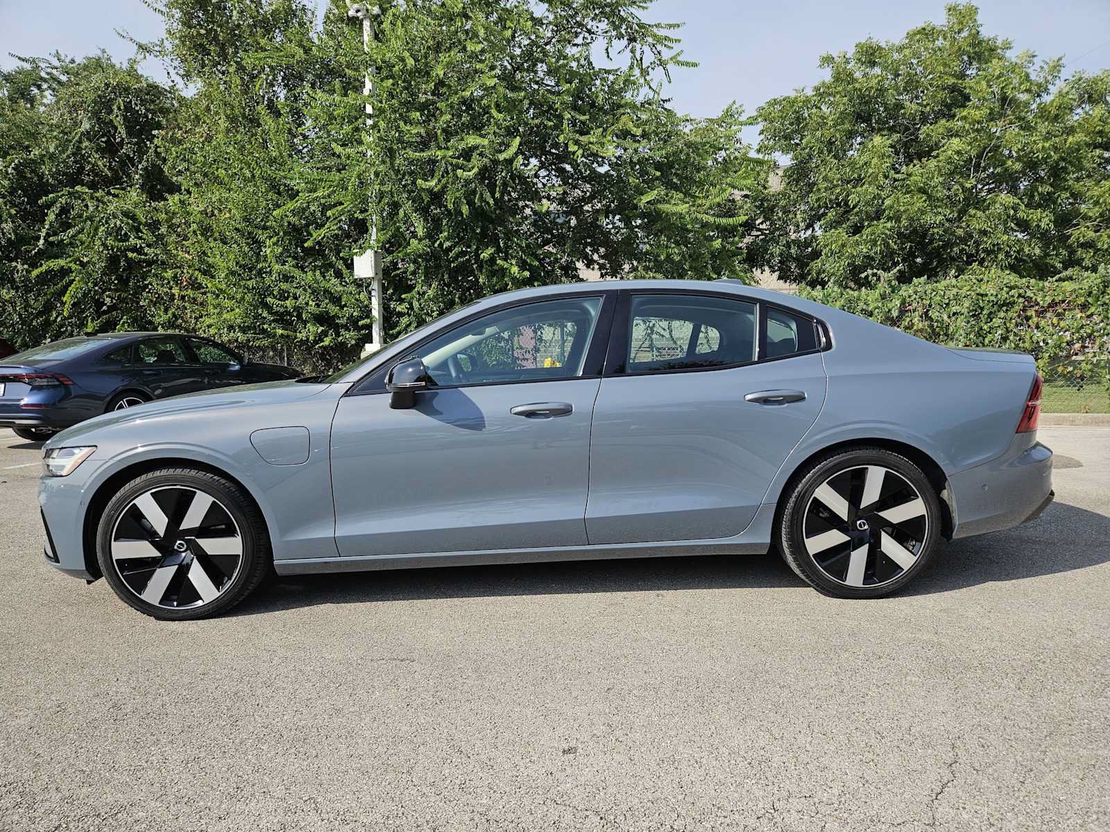 Used 2023 Volvo S60 T8 Plus w/ Climate Package AWD/4WD image 4
