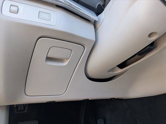 Used 2022 Volvo XC90 T5 Momentum w/ Climate Package image 16