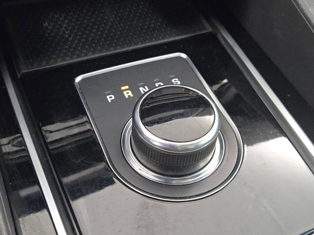 Used 2019 Jaguar F-PACE Premium image 34