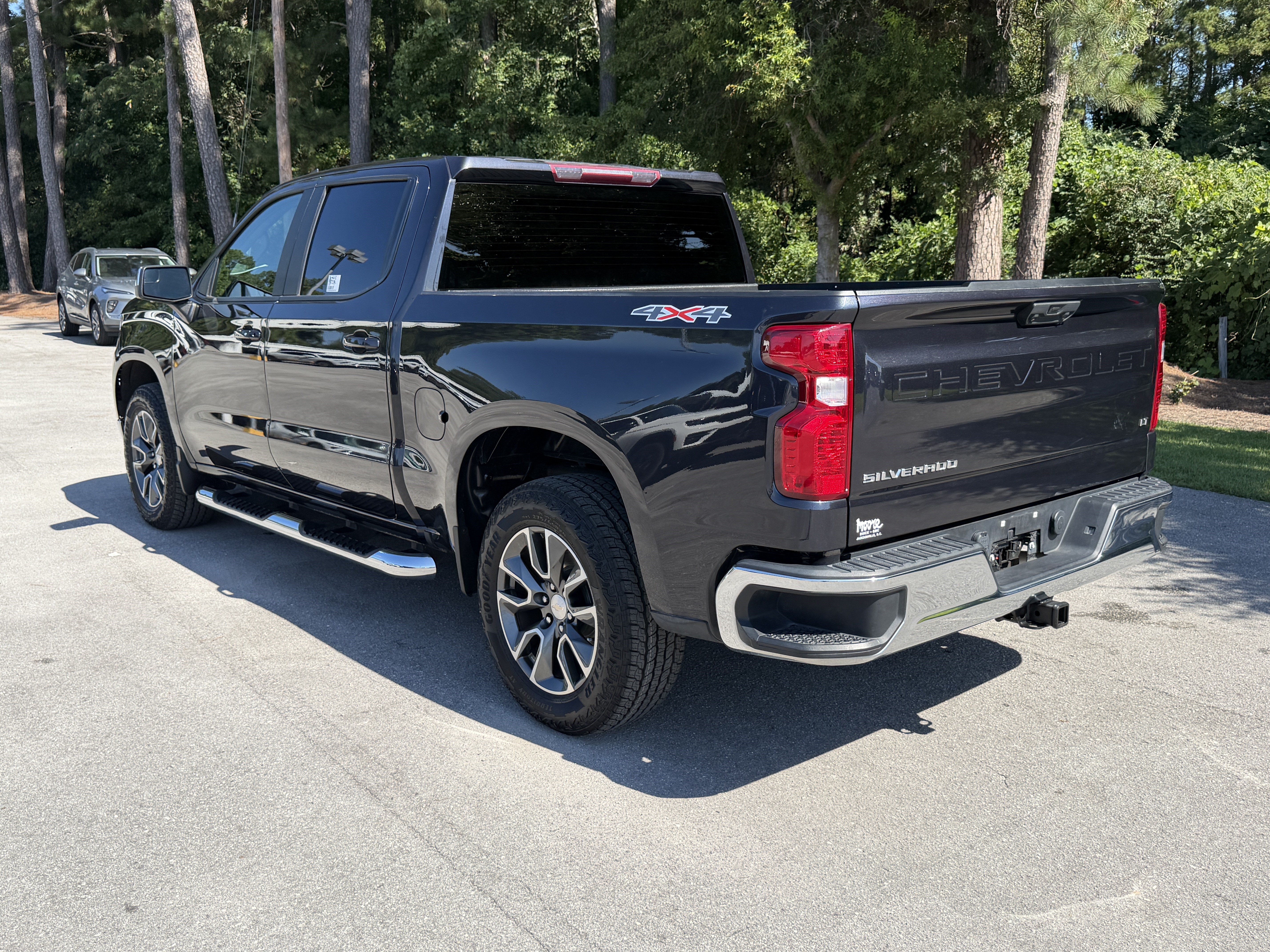 Used 2022 Chevrolet Silverado 1500 LT AWD/4WD image 33