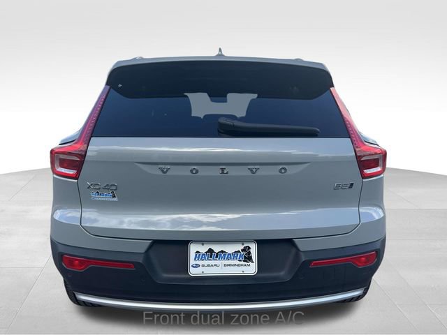 Used 2024 Volvo XC40 B5 Core image 3